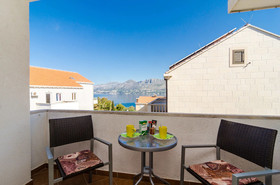 Apartments & Rooms Cina