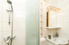 Apartments & Rooms Cina