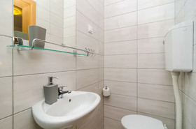 Apartments & Rooms Cina