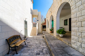 Apartments & Rooms Cina