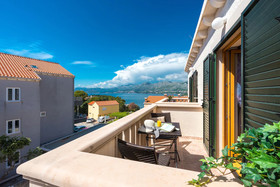 Apartments & Rooms Cina