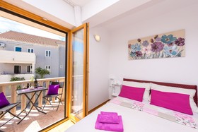 Apartments & Rooms Cina