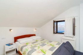 Apartments & Rooms Cina