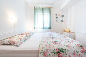 Apartments & Rooms Cina