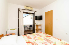 Apartments & Rooms Cina