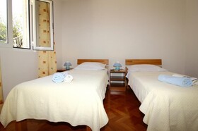 Apartments Dubreta