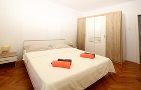 Apartments Dubreta