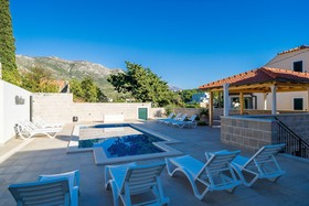 Residence & Pool Villa Schwarz Suites