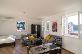 Residence & Pool Villa Schwarz Suites