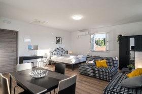 Residence & Pool Villa Schwarz Suites
