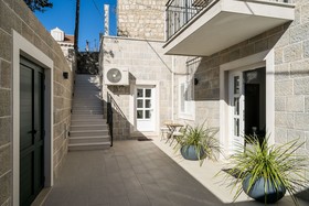 Residence & Pool Villa Schwarz Suites