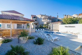 Residence & Pool Villa Schwarz Suites