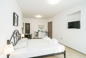 Residence & Pool Villa Schwarz Suites