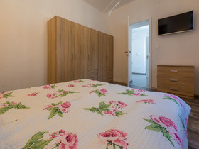 Apartment Iva Man