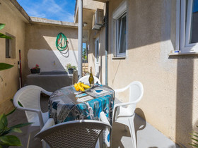 Apartment Iva Man