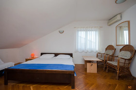 Apartments And Rooms Jaka