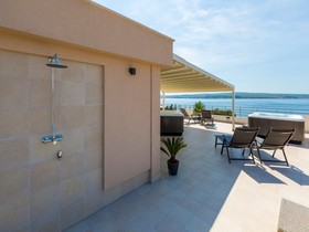 Apartments and Rooms Nensi