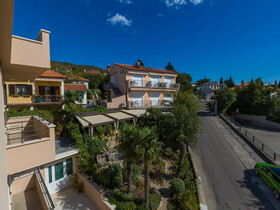 Apartments and Rooms Nensi