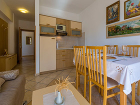 Apartments and Rooms Nensi