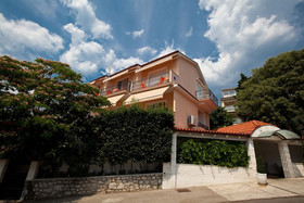 Apartments and Rooms Nensi