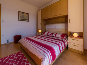 Apartments and Rooms Nensi