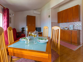 Apartments Pekera