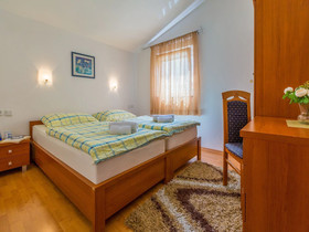 Apartments Pekera