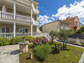 Apartments Theo