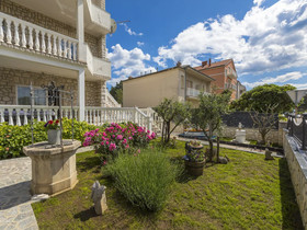 Apartments Theo