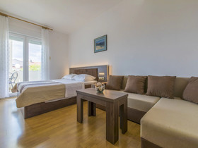 Apartments Theo