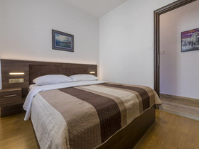 Apartments Theo