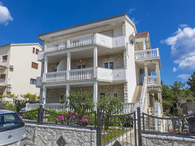 Apartments Theo