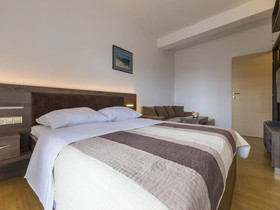 Apartments Theo