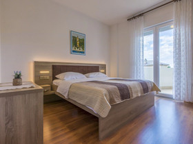 Apartments Theo