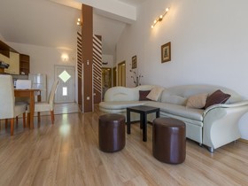 House Barbara