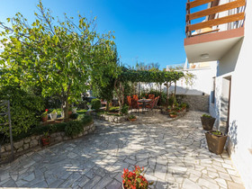 House Barbara