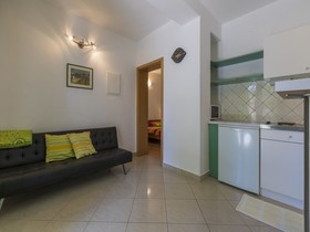 House Barbara
