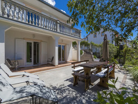 House Barbara