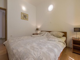 House Barbara