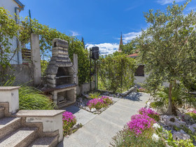 House Barbara