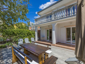 House Barbara