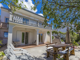House Barbara