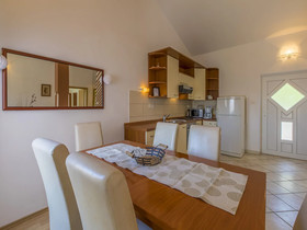 House Barbara