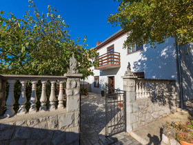 House Barbara