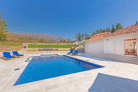 Villa Doline