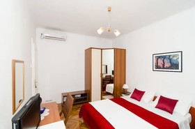 Apartment & Room Ivela