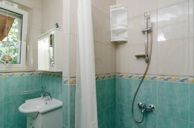 Apartments & Room Frane
