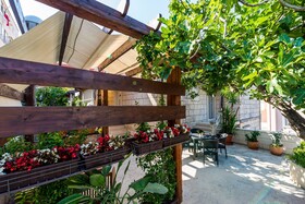 Apartments & Room Frane