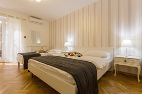 Apartments Banje Beach