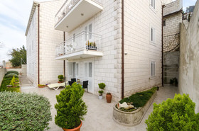 Apartments Mony